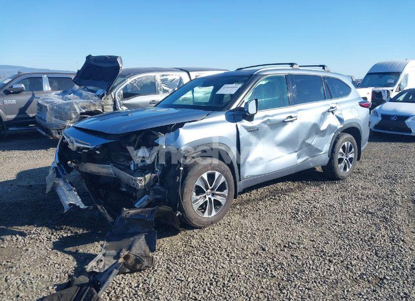 Photo 2 of 2021 Toyota Highlander HYBRID XLE (VIN 5TDGBRCH0MS065111)