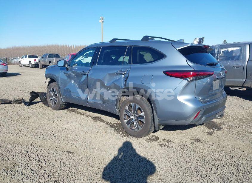 Photo 3 of 2021 Toyota Highlander HYBRID XLE (VIN 5TDGBRCH0MS065111)