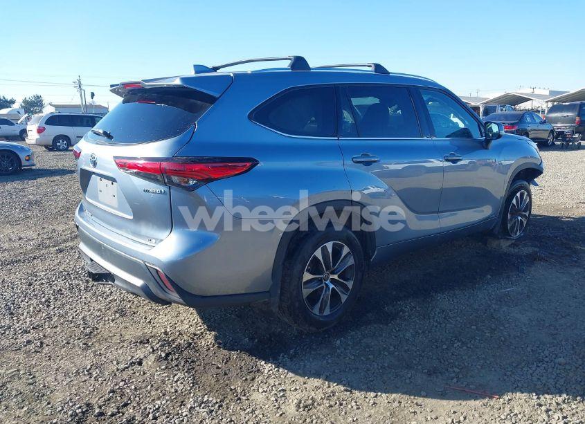 Photo 4 of 2021 Toyota Highlander HYBRID XLE (VIN 5TDGBRCH0MS065111)