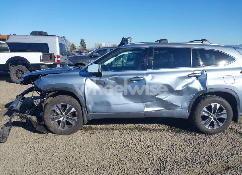 Photo 6 of 2021 Toyota Highlander HYBRID XLE (VIN 5TDGBRCH0MS065111)