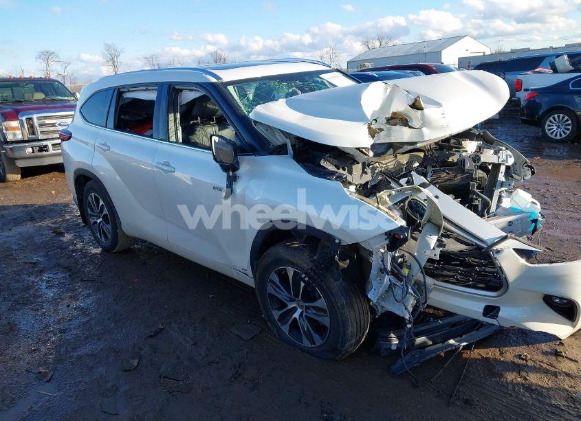 2020 Toyota Highlander HYBRID XLE (VIN 5TDGBRCH1LS507781) main photo