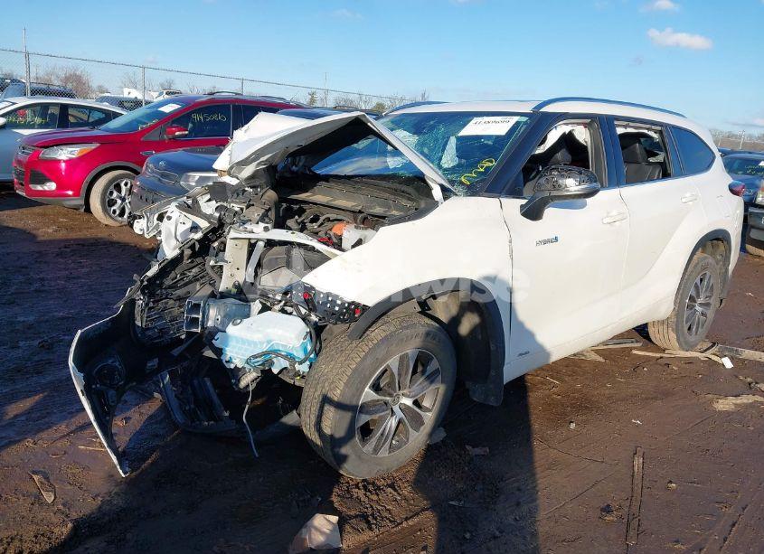 Photo 2 of 2020 Toyota Highlander HYBRID XLE (VIN 5TDGBRCH1LS507781)