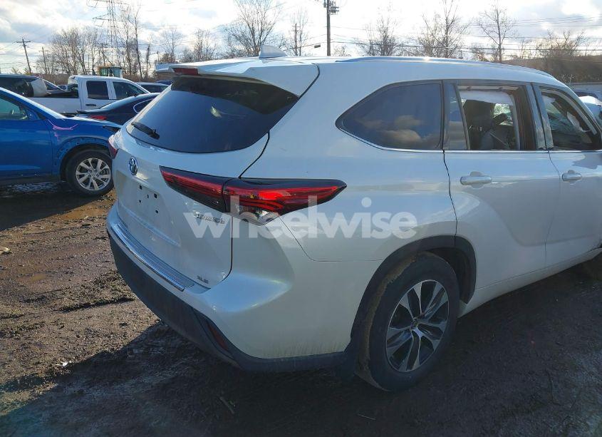 Photo 4 of 2020 Toyota Highlander HYBRID XLE (VIN 5TDGBRCH1LS507781)