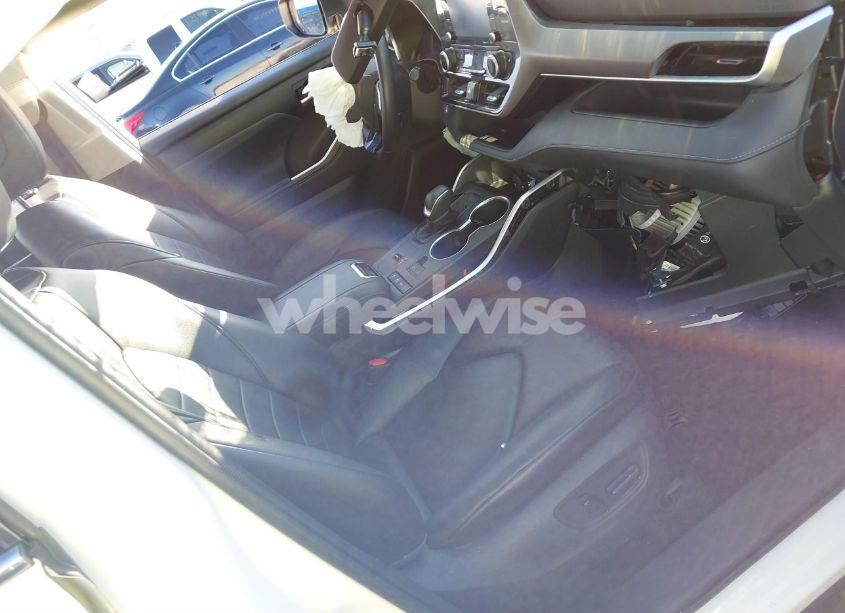 Photo 5 of 2020 Toyota Highlander HYBRID XLE (VIN 5TDGBRCH1LS507781)