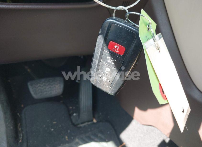 Photo 11 of 2022 Toyota Highlander HYBRID XLE (VIN 5TDGBRCH1NS559043)