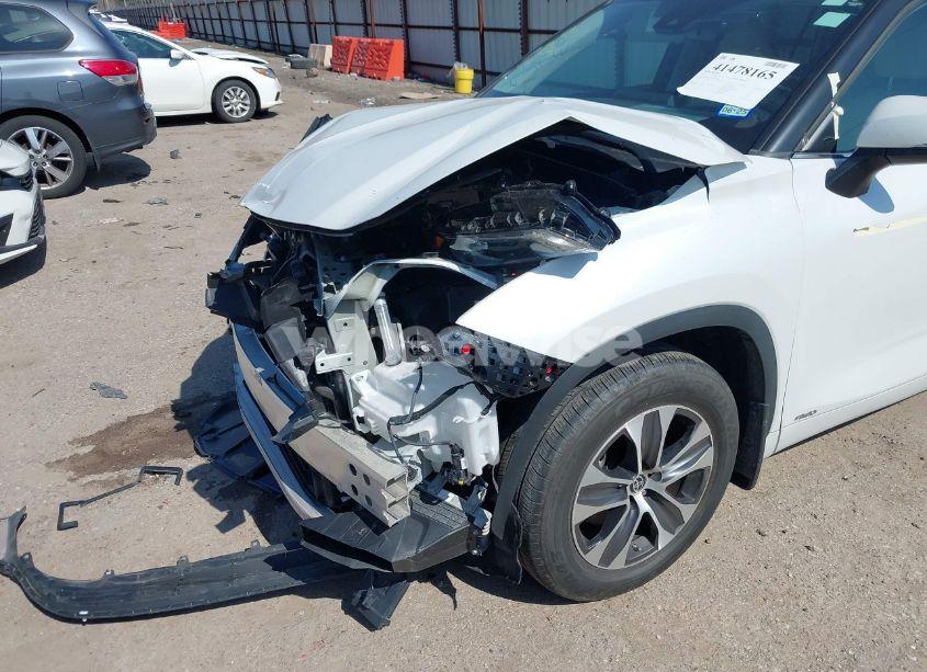 Photo 17 of 2022 Toyota Highlander HYBRID XLE (VIN 5TDGBRCH1NS559043)