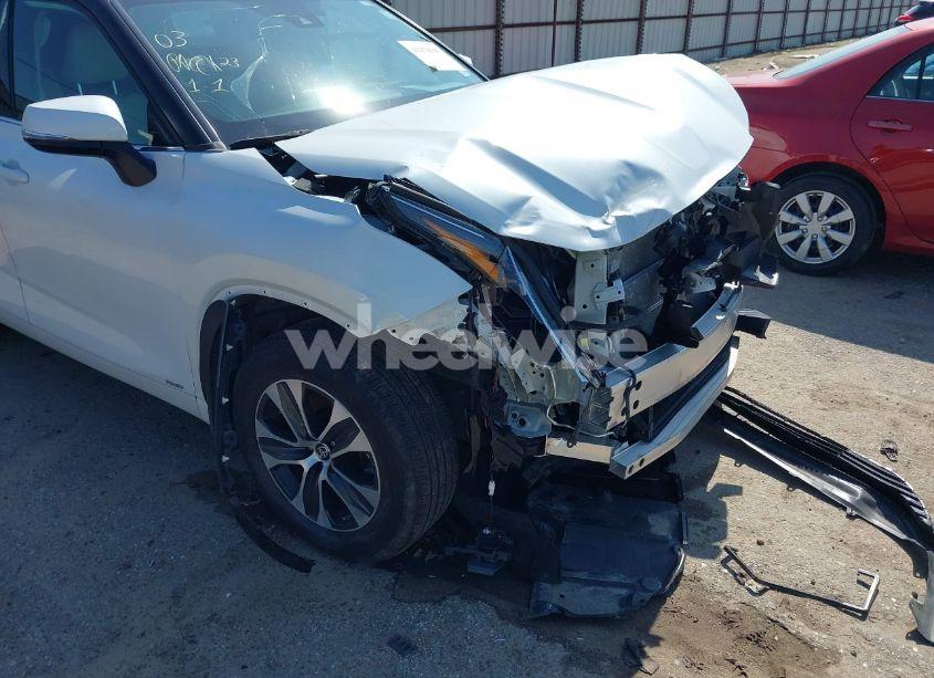 Photo 18 of 2022 Toyota Highlander HYBRID XLE (VIN 5TDGBRCH1NS559043)