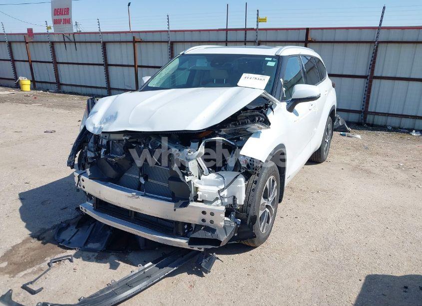 Photo 2 of 2022 Toyota Highlander HYBRID XLE (VIN 5TDGBRCH1NS559043)
