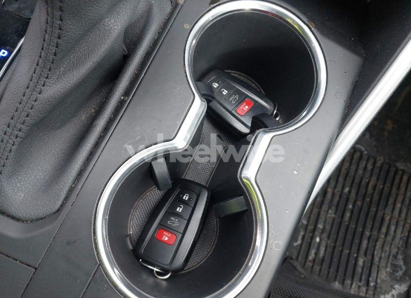 Photo 11 of 2021 Toyota Highlander HYBRID XLE (VIN 5TDGBRCH2MS038945)