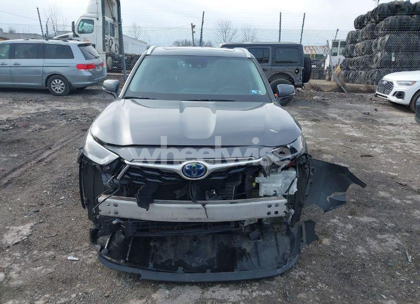 Photo 12 of 2021 Toyota Highlander HYBRID XLE (VIN 5TDGBRCH2MS038945)