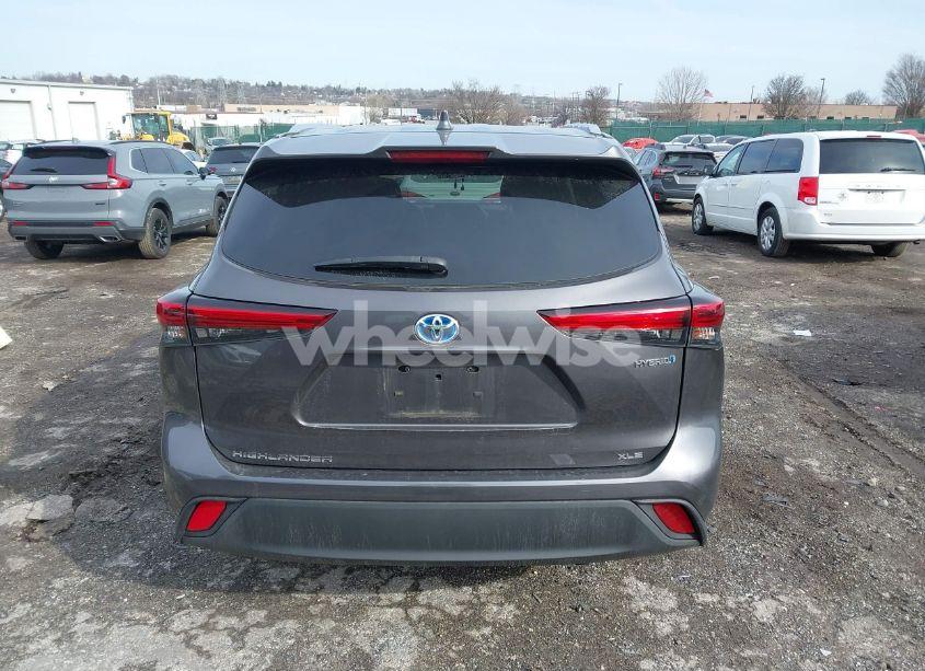 Photo 16 of 2021 Toyota Highlander HYBRID XLE (VIN 5TDGBRCH2MS038945)
