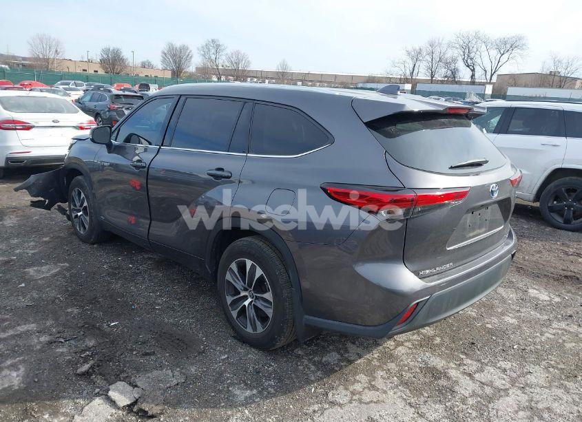 Photo 3 of 2021 Toyota Highlander HYBRID XLE (VIN 5TDGBRCH2MS038945)