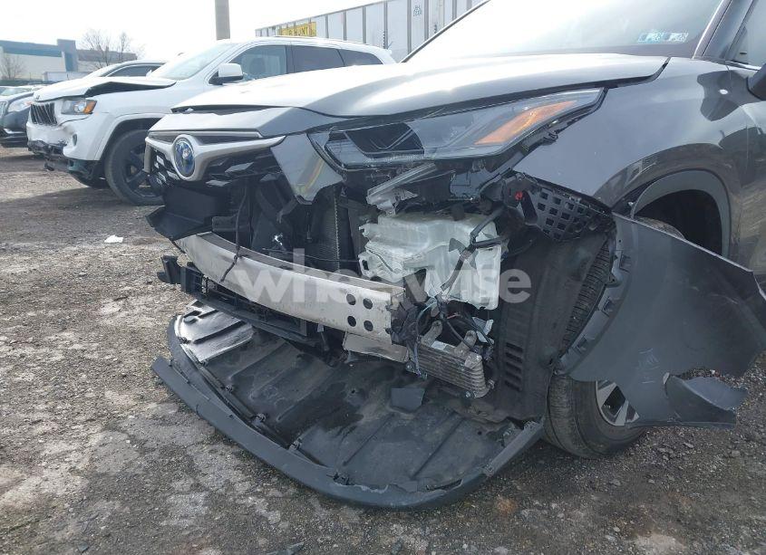 Photo 6 of 2021 Toyota Highlander HYBRID XLE (VIN 5TDGBRCH2MS038945)