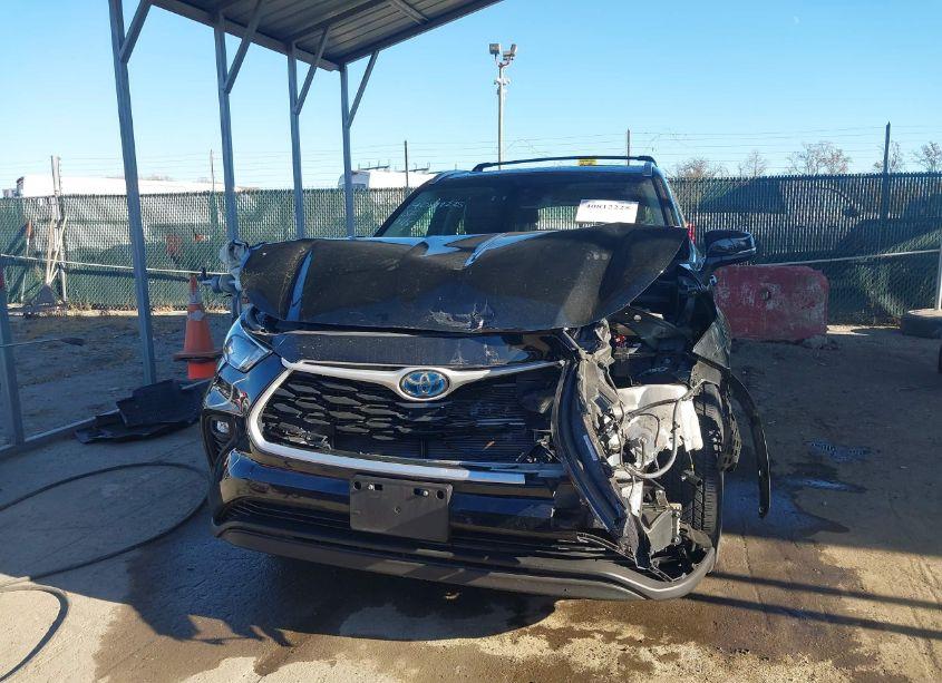 Photo 12 of 2022 Toyota Highlander HYBRID XLE (VIN 5TDGBRCH2NS545538)