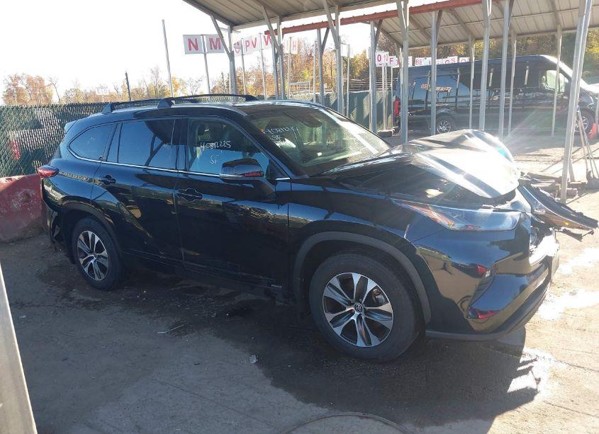 Photo 13 of 2022 Toyota Highlander HYBRID XLE (VIN 5TDGBRCH2NS545538)
