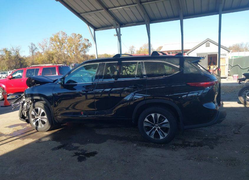Photo 14 of 2022 Toyota Highlander HYBRID XLE (VIN 5TDGBRCH2NS545538)