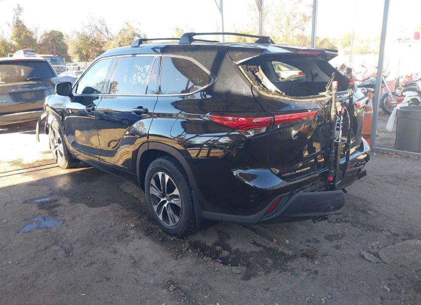 Photo 3 of 2022 Toyota Highlander HYBRID XLE (VIN 5TDGBRCH2NS545538)