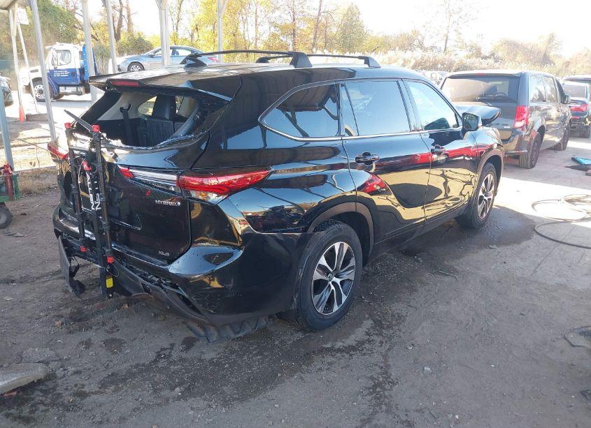 Photo 4 of 2022 Toyota Highlander HYBRID XLE (VIN 5TDGBRCH2NS545538)