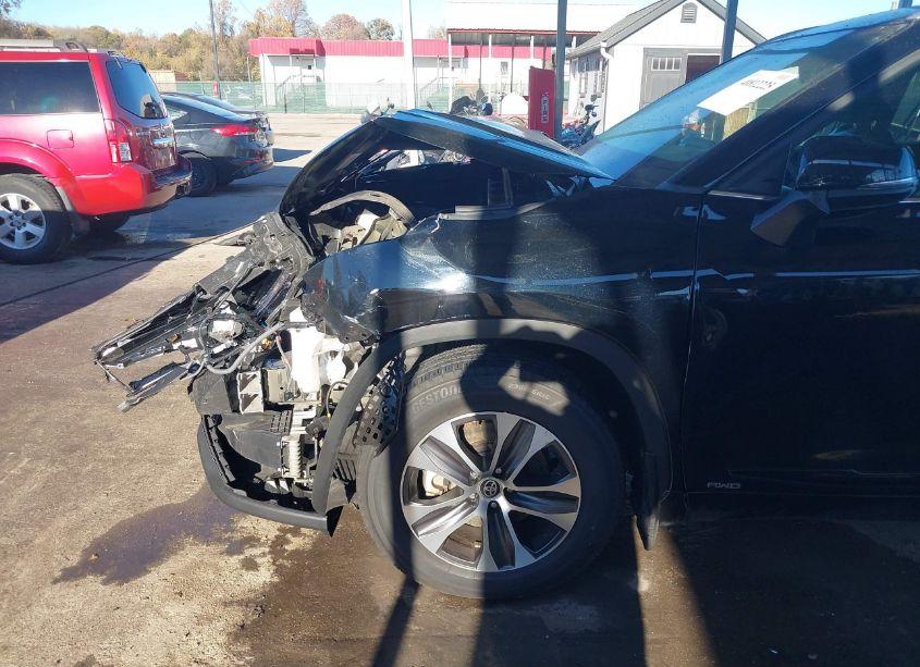 Photo 6 of 2022 Toyota Highlander HYBRID XLE (VIN 5TDGBRCH2NS545538)