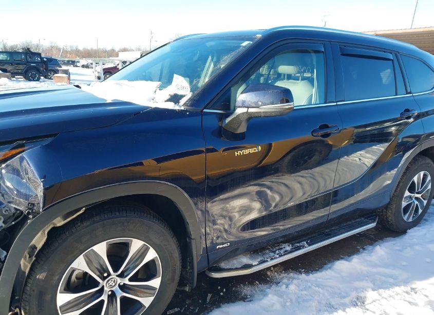 Photo 14 of 2021 Toyota Highlander HYBRID XLE (VIN 5TDGBRCH3MS536832)