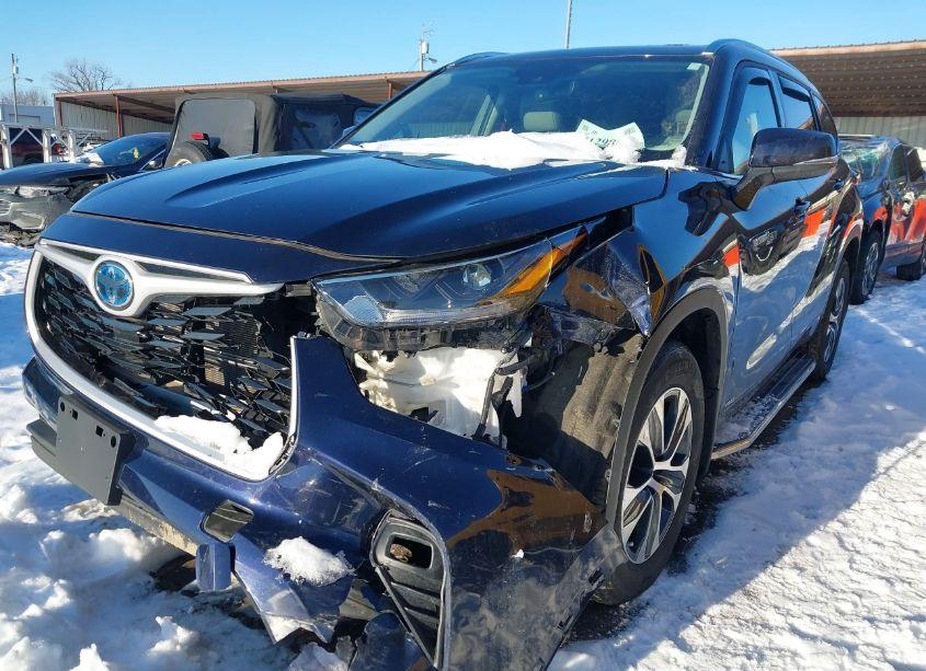 Photo 6 of 2021 Toyota Highlander HYBRID XLE (VIN 5TDGBRCH3MS536832)