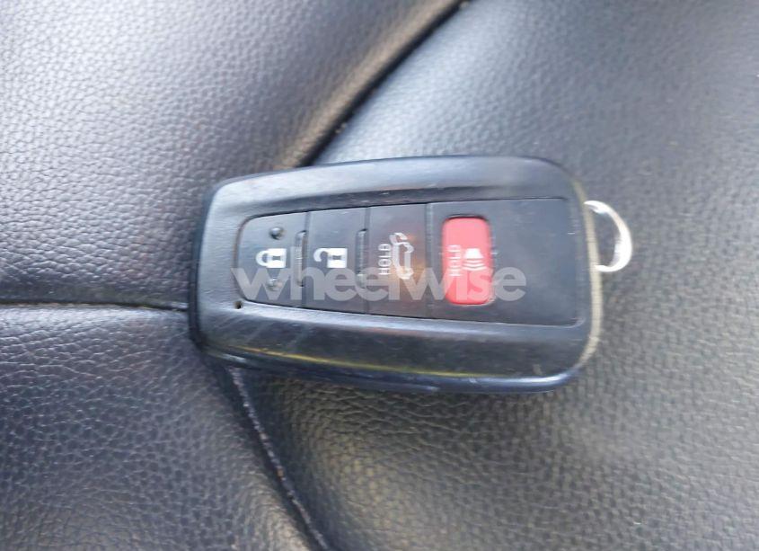 Photo 11 of 2021 Toyota Highlander HYBRID XLE (VIN 5TDGBRCH4MS056010)