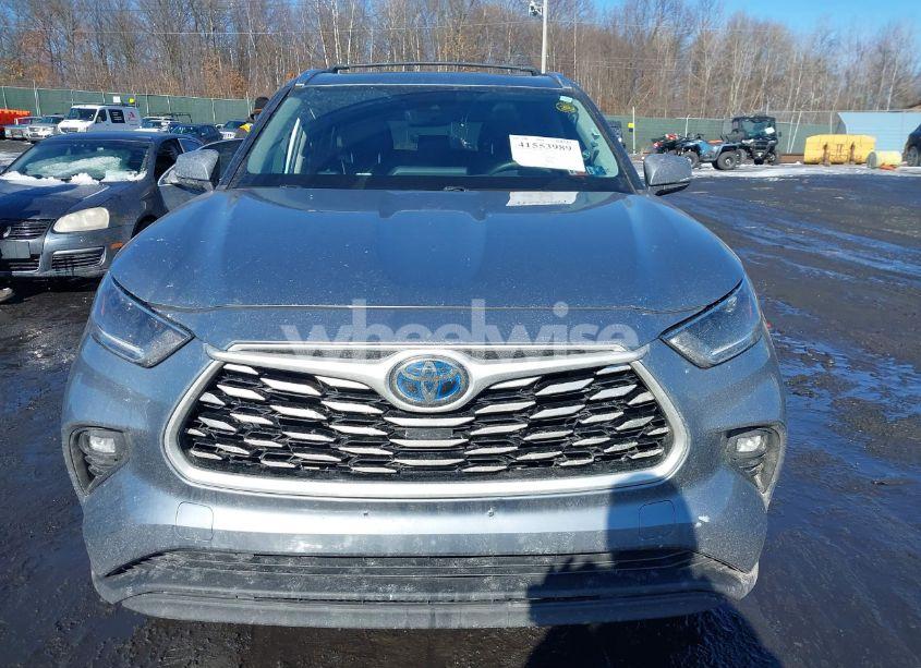 Photo 12 of 2021 Toyota Highlander HYBRID XLE (VIN 5TDGBRCH4MS056010)