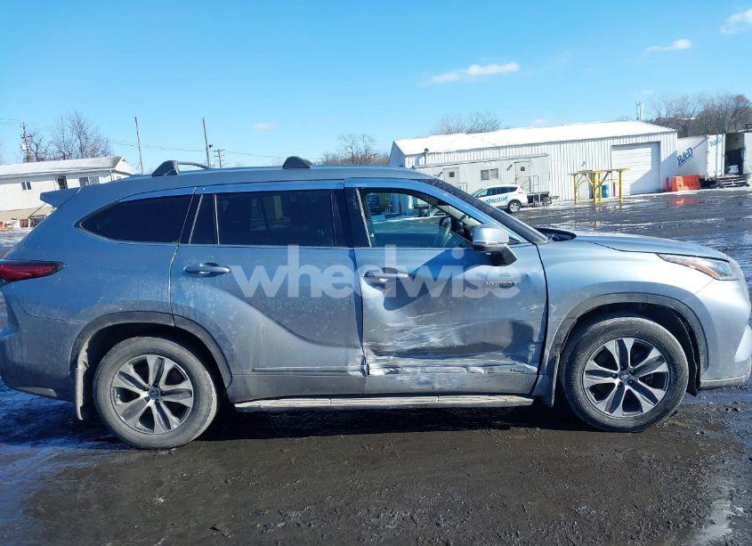 Photo 13 of 2021 Toyota Highlander HYBRID XLE (VIN 5TDGBRCH4MS056010)