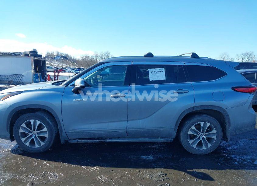 Photo 14 of 2021 Toyota Highlander HYBRID XLE (VIN 5TDGBRCH4MS056010)