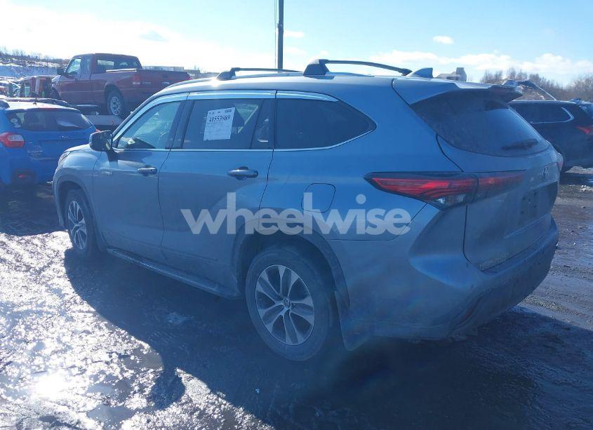 Photo 3 of 2021 Toyota Highlander HYBRID XLE (VIN 5TDGBRCH4MS056010)
