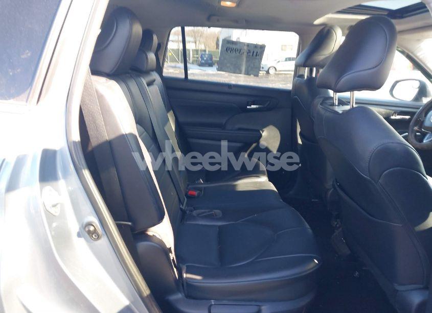 Photo 8 of 2021 Toyota Highlander HYBRID XLE (VIN 5TDGBRCH4MS056010)