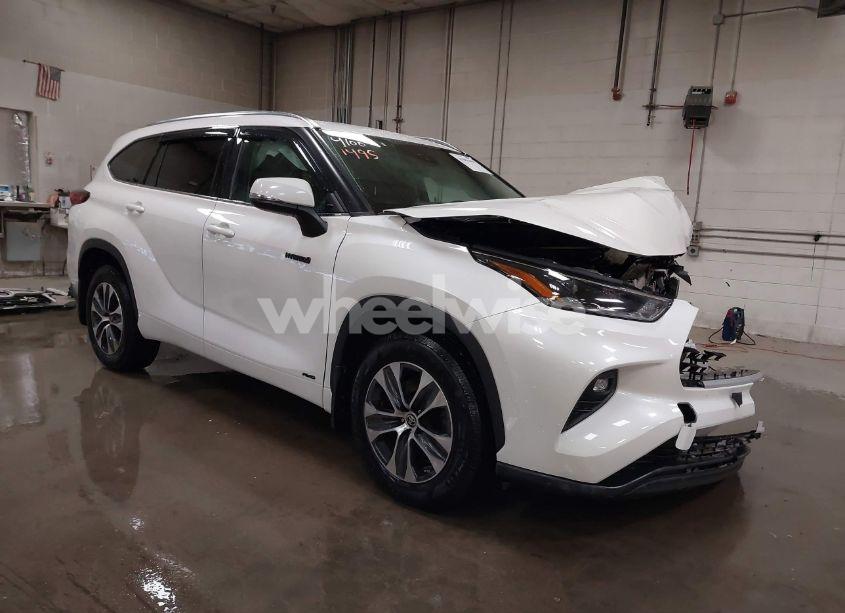 2021 Toyota Highlander HYBRID XLE (VIN 5TDGBRCH4MS521028) main photo