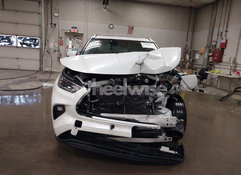 Photo 13 of 2021 Toyota Highlander HYBRID XLE (VIN 5TDGBRCH4MS521028)