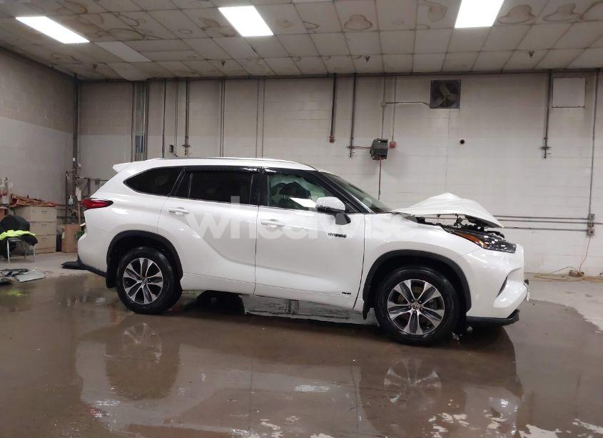 Photo 14 of 2021 Toyota Highlander HYBRID XLE (VIN 5TDGBRCH4MS521028)