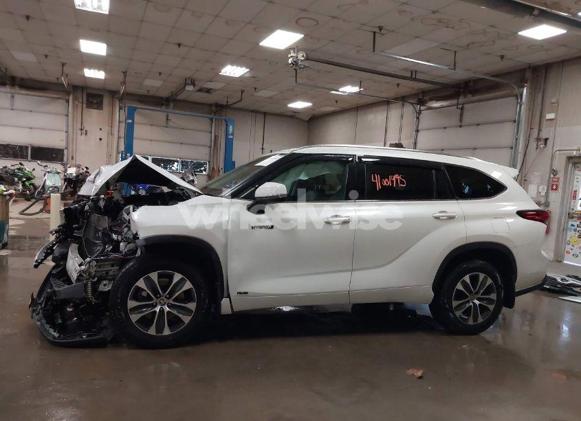 Photo 15 of 2021 Toyota Highlander HYBRID XLE (VIN 5TDGBRCH4MS521028)