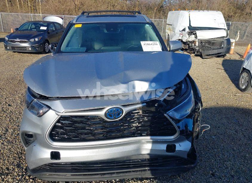 Photo 12 of 2022 Toyota Highlander HYBRID XLE (VIN 5TDGBRCH4NS561319)