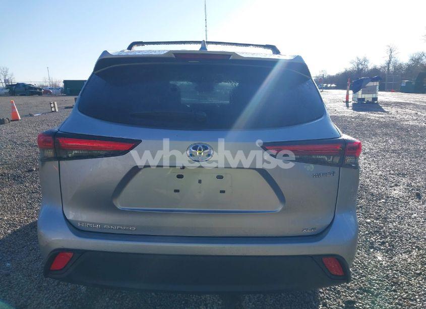 Photo 16 of 2022 Toyota Highlander HYBRID XLE (VIN 5TDGBRCH4NS561319)