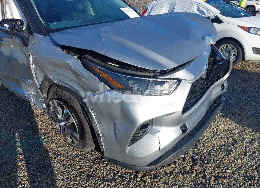 Photo 18 of 2022 Toyota Highlander HYBRID XLE (VIN 5TDGBRCH4NS561319)