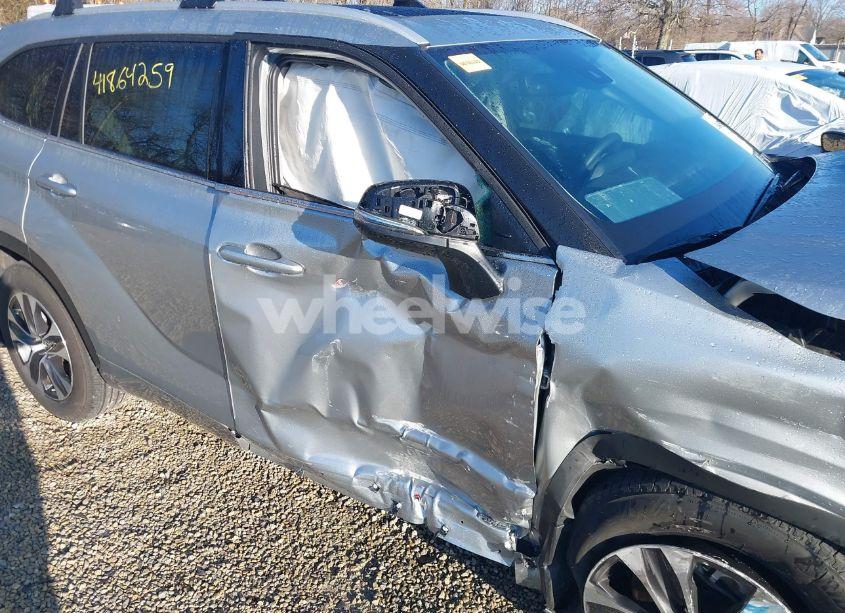 Photo 19 of 2022 Toyota Highlander HYBRID XLE (VIN 5TDGBRCH4NS561319)