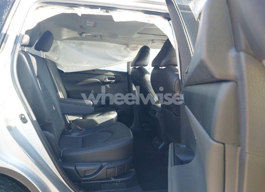 Photo 8 of 2022 Toyota Highlander HYBRID XLE (VIN 5TDGBRCH4NS561319)