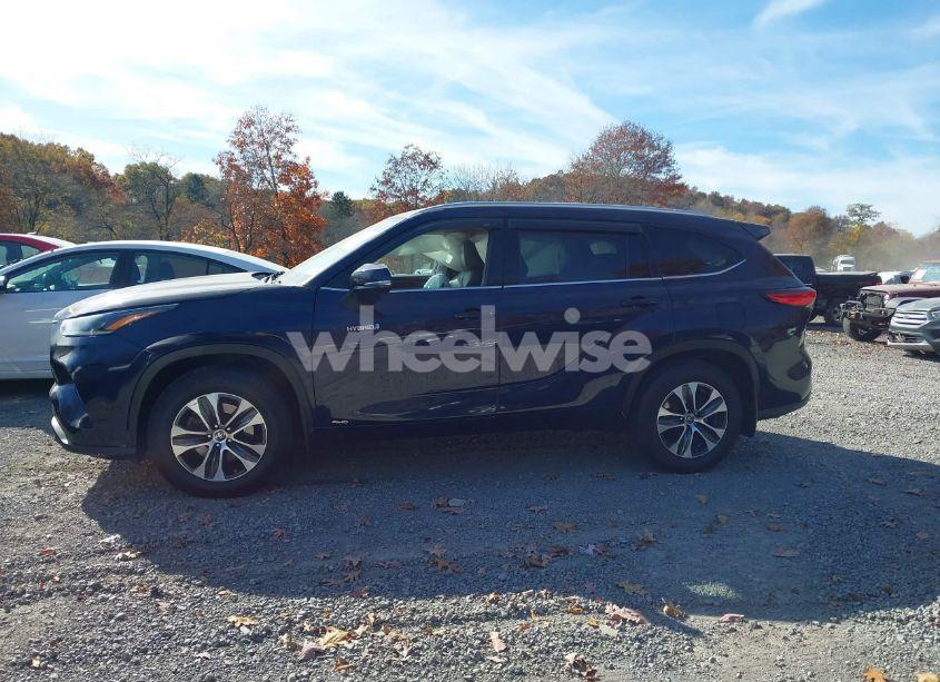 Photo 15 of 2021 Toyota Highlander HYBRID XLE (VIN 5TDGBRCH5MS048675)