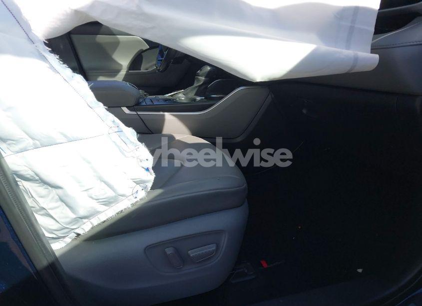 Photo 5 of 2021 Toyota Highlander HYBRID XLE (VIN 5TDGBRCH5MS048675)