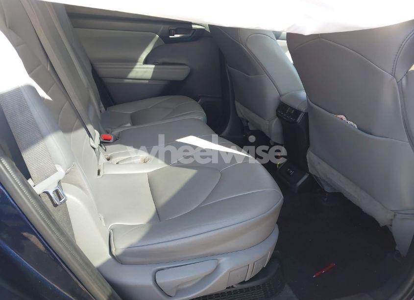 Photo 8 of 2021 Toyota Highlander HYBRID XLE (VIN 5TDGBRCH5MS048675)