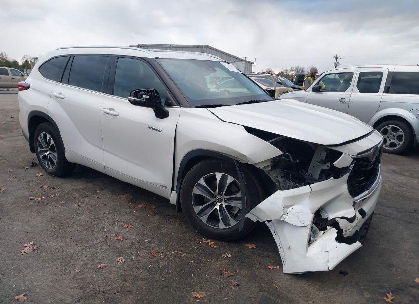 2021 Toyota Highlander HYBRID XLE (VIN 5TDGBRCH5MS528005) main photo