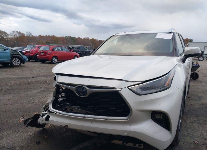 Photo 12 of 2021 Toyota Highlander HYBRID XLE (VIN 5TDGBRCH5MS528005)