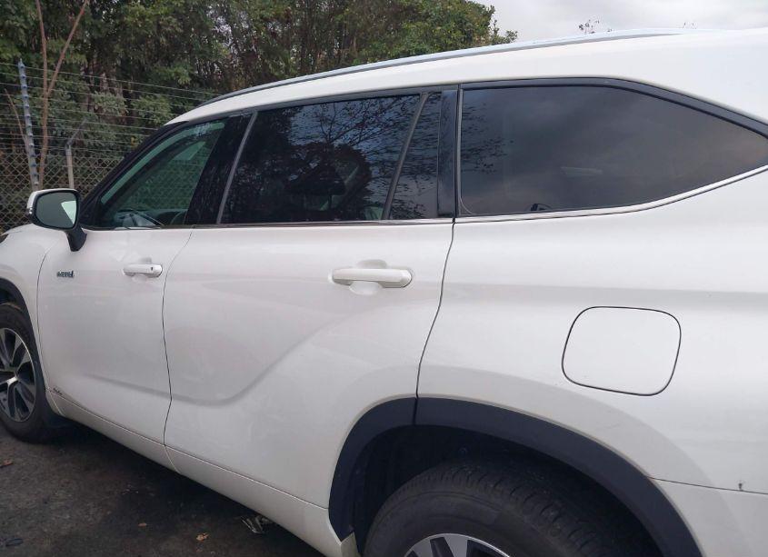 Photo 14 of 2021 Toyota Highlander HYBRID XLE (VIN 5TDGBRCH5MS528005)