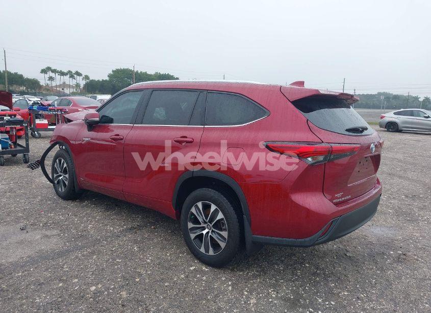 Photo 3 of 2021 Toyota Highlander HYBRID XLE (VIN 5TDGBRCH5MS533351)