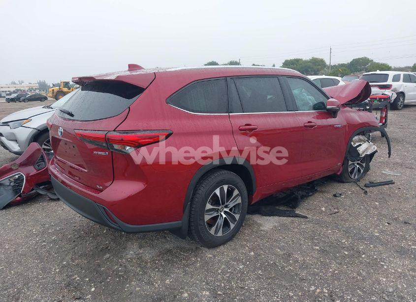 Photo 4 of 2021 Toyota Highlander HYBRID XLE (VIN 5TDGBRCH5MS533351)
