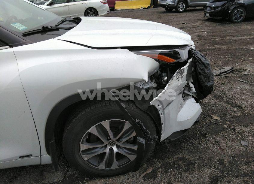 Photo 19 of 2022 Toyota Highlander HYBRID XLE (VIN 5TDGBRCH5NS555061)