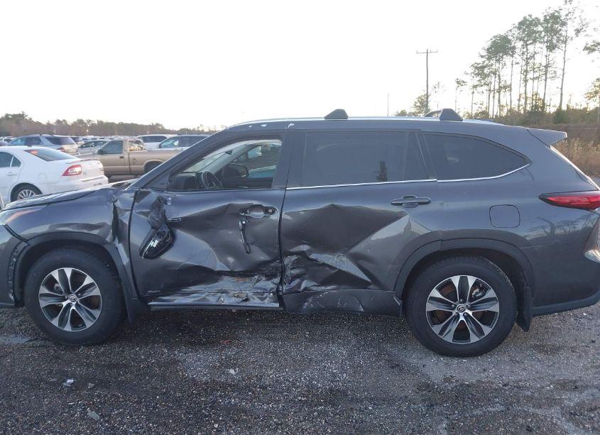 Photo 14 of 2021 Toyota Highlander HYBRID XLE (VIN 5TDGBRCH6MS042982)